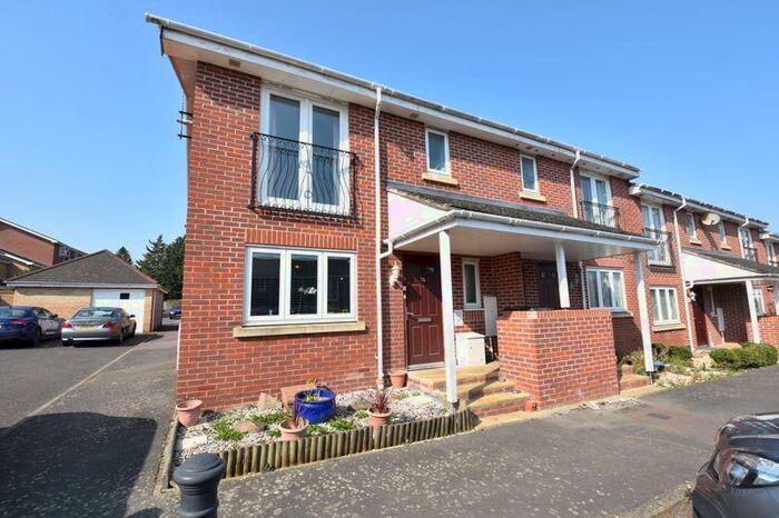 3 Bedroom Terraced House To Rent In Poppy Close, Luton, LU3