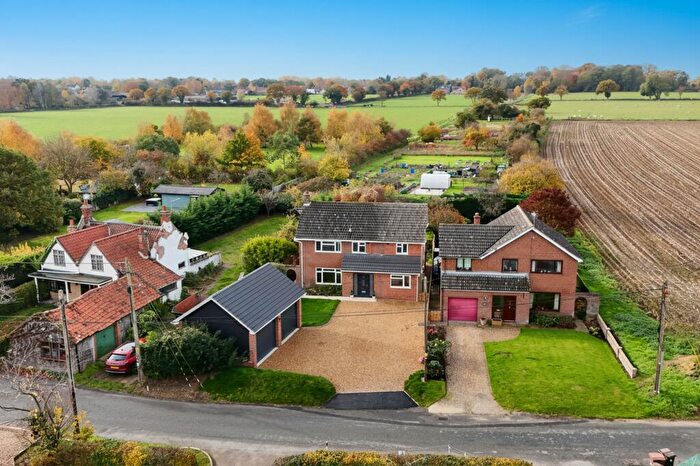 5 Bedroom Detached House For Sale In The Street, Surlingham, Norwich, NR14