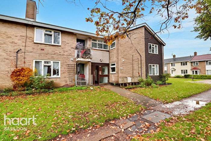 2 Bedroom Apartment For Sale In Long Gages, Basildon, SS14