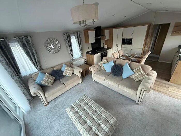 2 Bedroom Mobile Home For Sale In Woodleigh Caravan Park, Cheriton, Bishop, Exeter, EX6