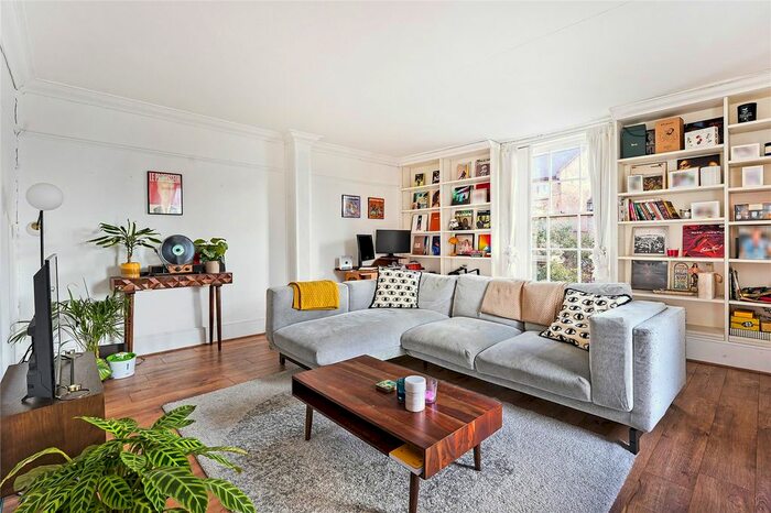 2 Bedroom Flat To Rent In Lancaster Mews, Wandsworth, SW18