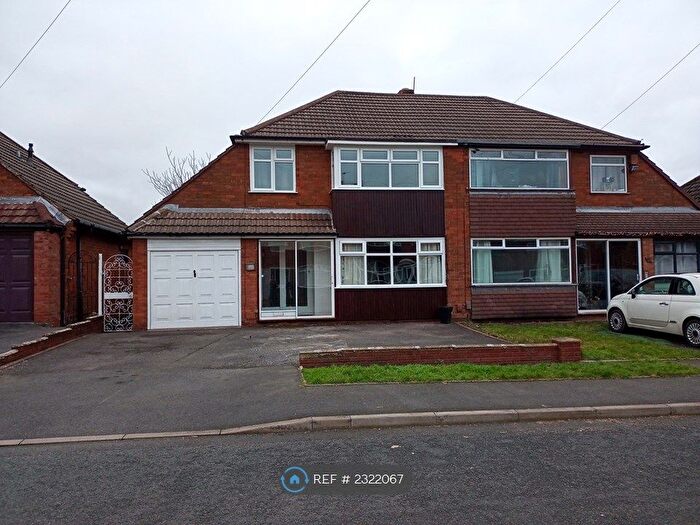 3 Bedroom Semi-Detached House To Rent In Wolverhampton, Wolverhampton, WV11