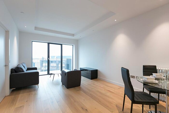 1 Bedroom Apartment To Rent In Botanic Square, London, E14