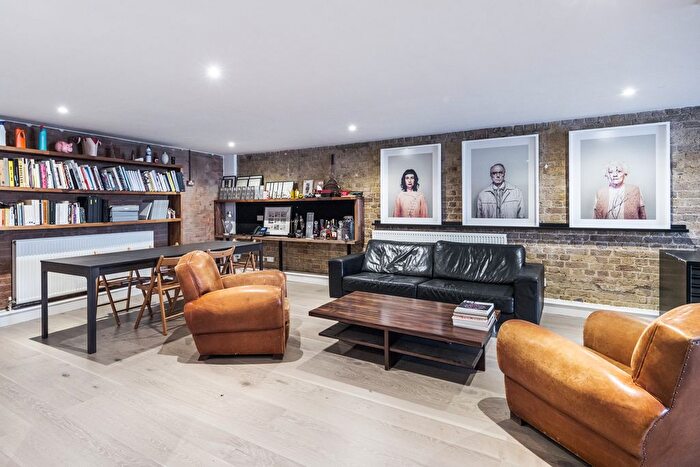 1 Bedroom Flat For Sale In Gowers Walk, London, E1