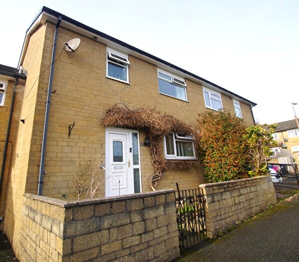 3 Bedroom House For Sale In **Views** Quarry Close, Glossop, SK13