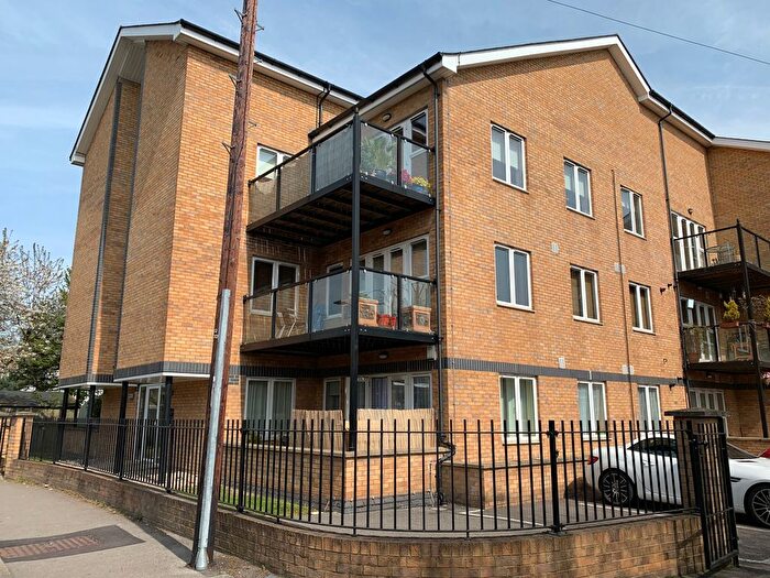 2 Bedroom Flat To Rent In Gladbeck Way, Enfield, EN2