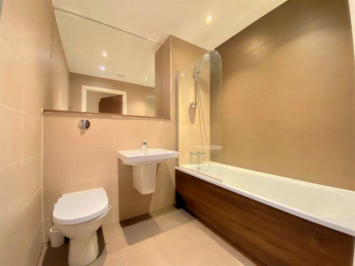 2 Bedroom Apartment To Rent In Alto, Sillavan Way, Salford, M3