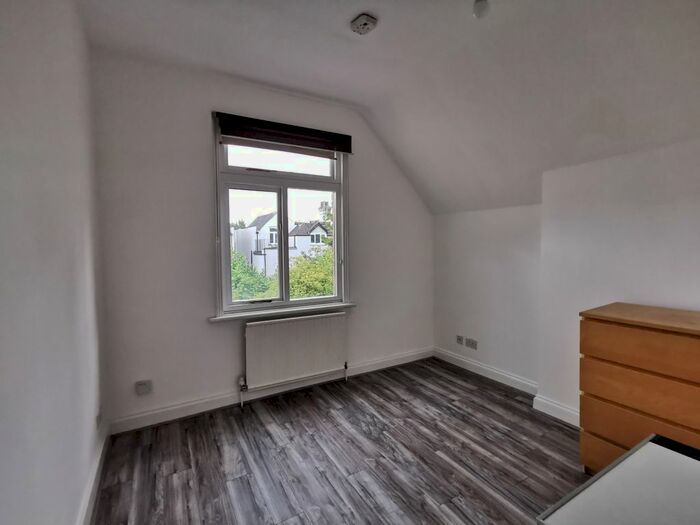 Studio To Rent In Park Avenue, London, NW2