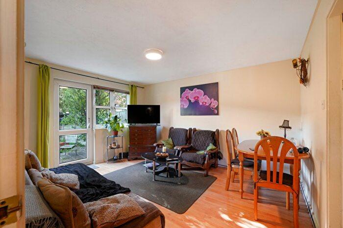 2 Bedroom End Terrace House For Sale In Canterbury Close, London, E6