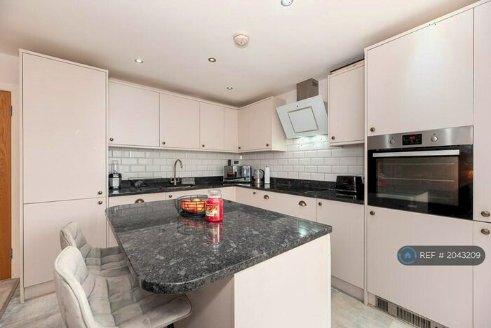 2 Bedroom Flat To Rent In Maple House, Shenfield, Brentwood, CM15