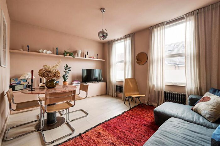 1 Bedroom Apartment For Sale In Garfield Road, Chingford, E4