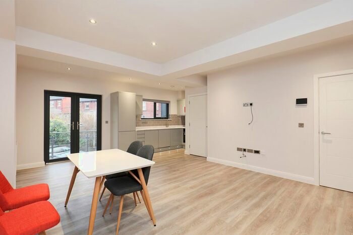 2 Bedroom Flat To Rent In Newlyn Road, Sheffield S8