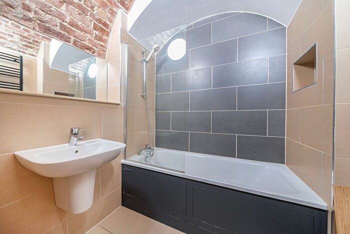 2 Bedroom Flat For Sale In Clerkenwell House, Hilda Road, Southall, UB2