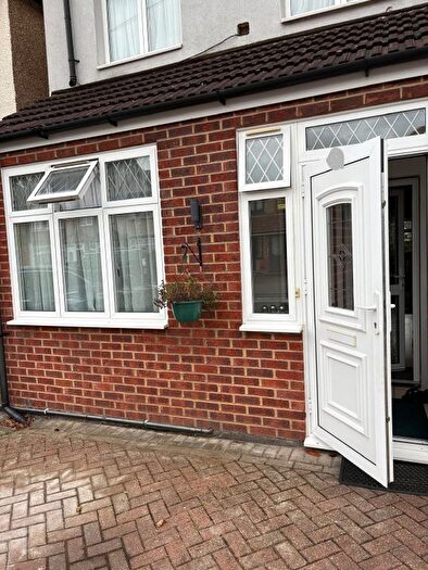 Studio To Rent In Shooters Avenue, Harrow, Greater London, HA3