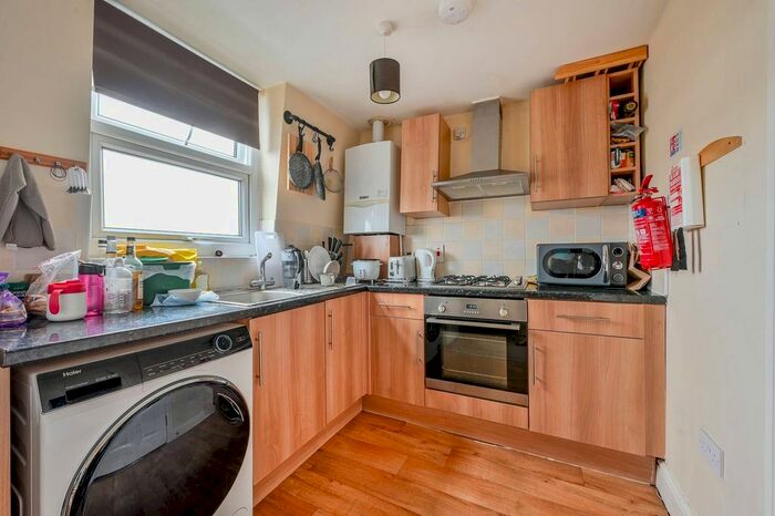 1 Bedroom Flat To Rent In Shepherds Bush, Shepherd's Bush, London, W12
