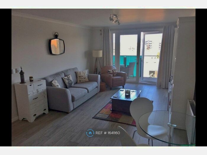 1 Bedroom Flat To Rent In Minter Road, Barking, IG11