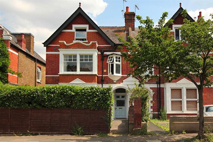 2 Bedroom Flat For Sale In Birch Grove, W3
