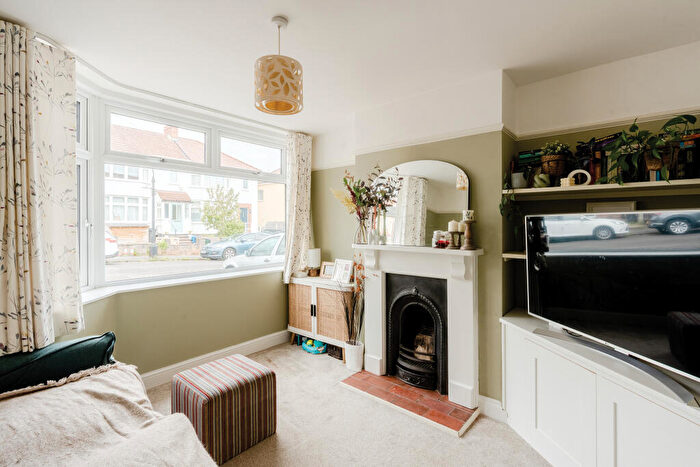 3 Bedroom End Of Terrace House For Sale In Boston Road, Horfield, BS7