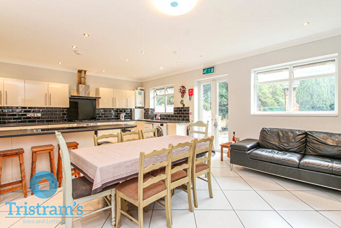 6 Bedroom Detached House To Rent In City Road, Dunkirk, NG7