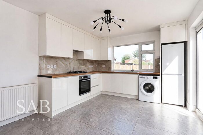 4 Bedroom Detached Bungalow To Rent In Eastmead Avenue, Greenford, UB6