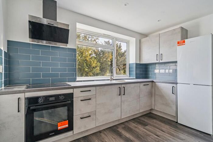 3 Bedroom Flat To Rent In Chalfont Road, Maple Cross, WD3