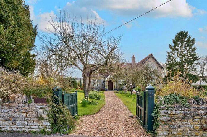 4 Bedroom Semi-Detached House For Sale In The Avenue, Bletsoe, Bedford, MK44