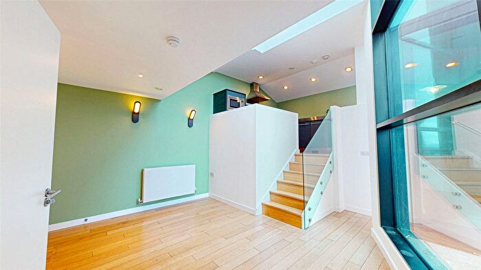 2 Bedroom Flat For Sale In Islington Wharf, Great Ancoats Street, M4