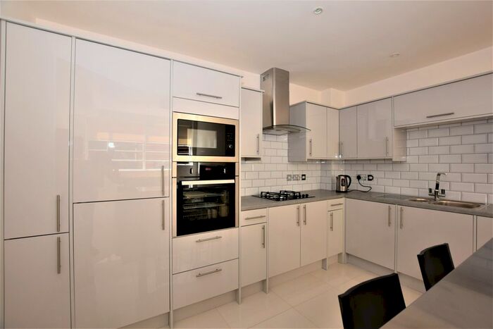 1 Bedroom Flat To Rent In Bluelion Place, London, SE1