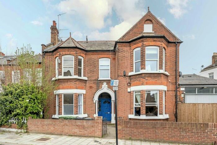 1 Bedroom Flat To Rent In Hambalt Road, London, SW4