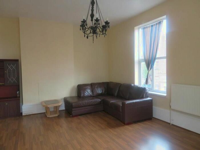 3 Bedroom Flat To Rent In George Street, Lozells, Birmingham, B19
