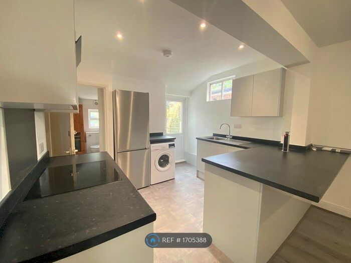 3 Bedroom Terraced House To Rent In Wykeham Road, Reading, RG6