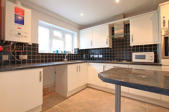5 Bedroom Semi-Detached House To Rent In Oakfield Road, Ashford, TW15