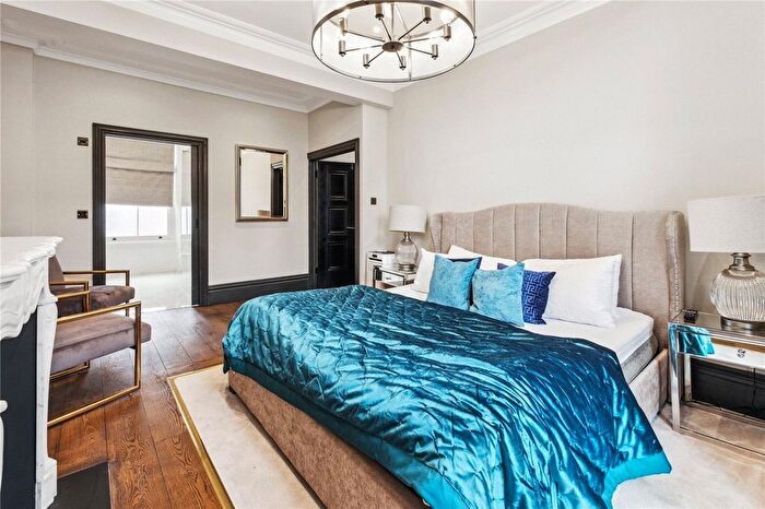 4 Bedroom Semi-Detached House To Rent In Gunter Grove, London, SW10