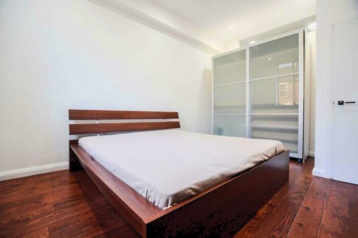 2 Bedroom Flat To Rent In Jedburgh Road, Plaistow, London, E13