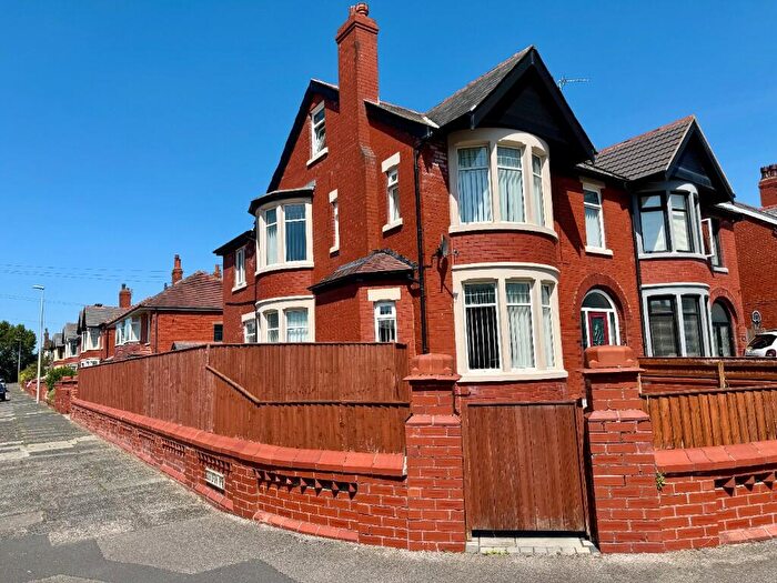 5 Bedroom Semi-Detached House For Sale In Knowle Avenue, Blackpool, Lancashire, FY2