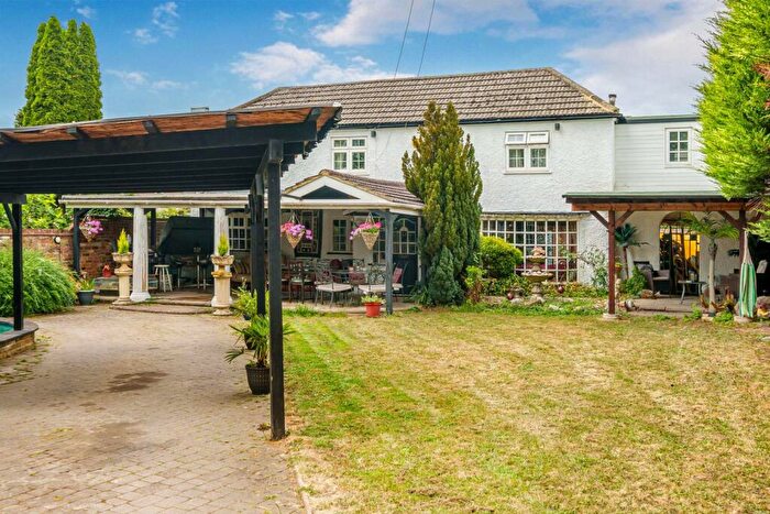 5 Bedroom Detached House For Sale In Old Howletts Lane, Ruislip, HA4