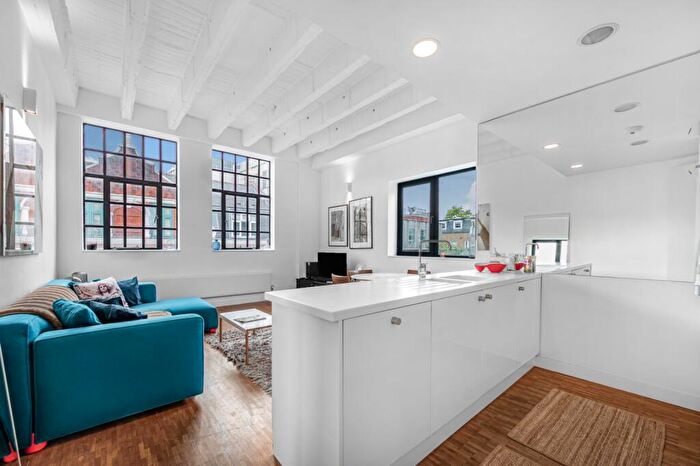 3 Bedroom Flat To Rent In Sweeps Building, Leather Lane, EC1N