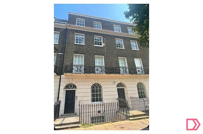 2 Bedroom Flat To Rent In A Canonbury Square, London, N1
