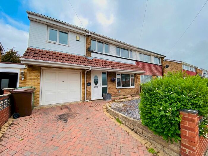 4 Bedroom Semi-Detached House To Rent In Stamford Avenue, Whitwood, Castleford, WF10