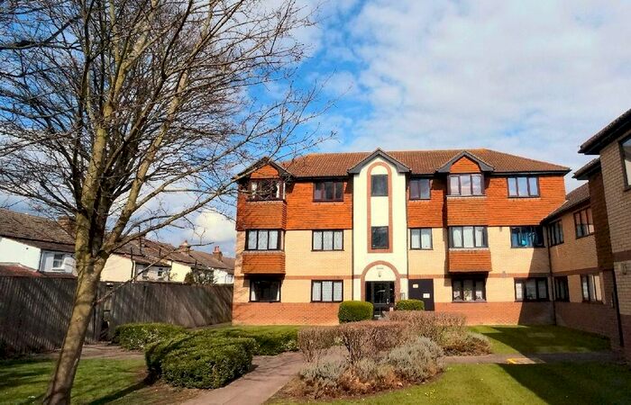 1 Bedroom Flat To Rent In Nutfield Close, Carshalton SM5