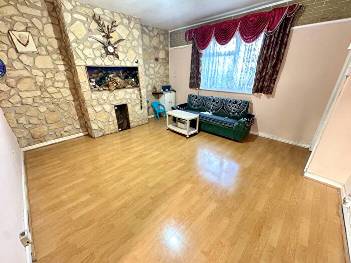 3 Bedroom End Of Terrace House To Rent In Montague Road, Southall, Greater London, UB2