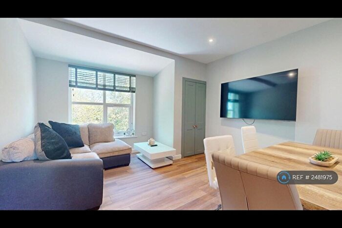 2 Bedroom Flat To Rent In Hartley Avenue, Leeds, LS6