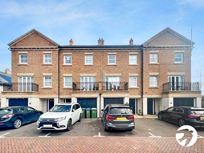 4 Bedroom Town House To Rent In Rainbow Road, Erith, Kent, DA8
