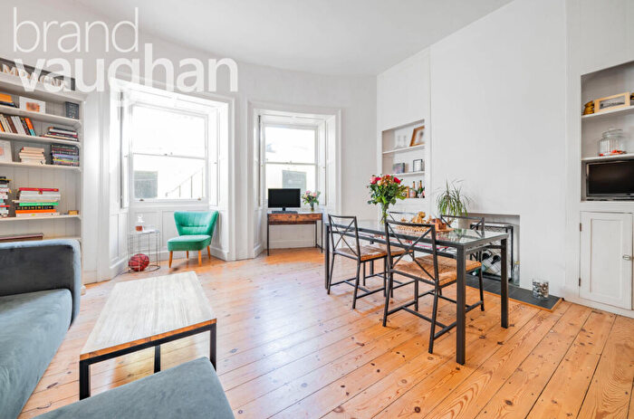 2 Bedroom Flat To Rent In Brunswick Square, Hove, East Sussex, BN3