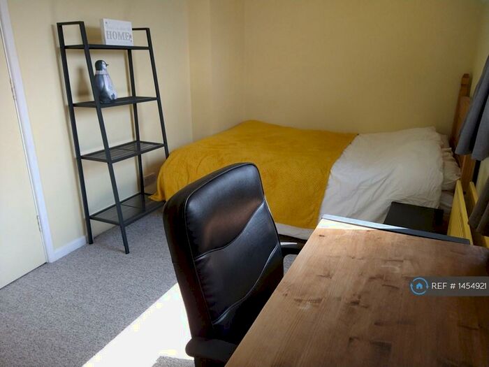 4 Bedroom Semi-Detached House To Rent In St. James Close, Exeter, EX4