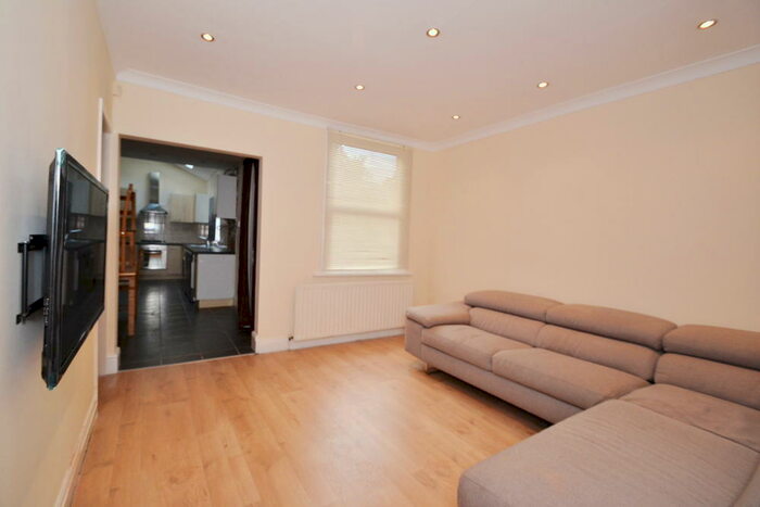 6 Bedroom Detached House To Rent In Balfour Road, Lenton, Nottingham, NG7