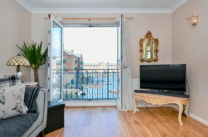 2 Bedroom Flat To Rent In Victory Mews, Brighton Marina, BN2