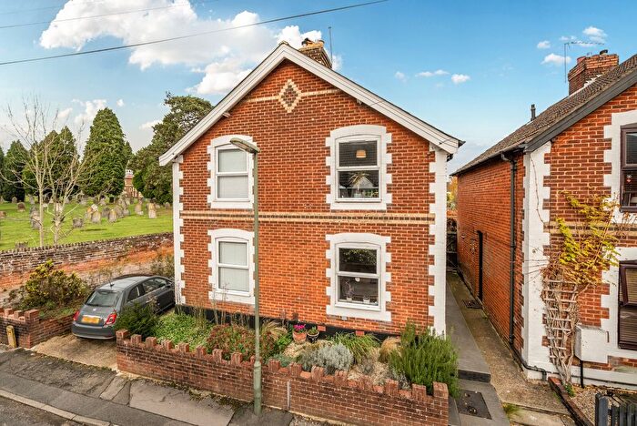 3 Bedroom Semi Detached House For Sale In Weyside Road, Guildford, GU1