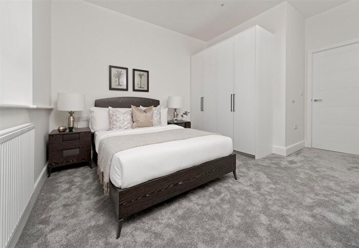 1 Bedroom Flat For Sale In Heron Drive, Langley, Slough, SL3