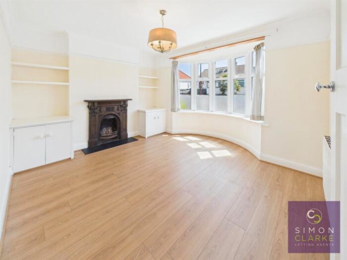 1 Bedroom Apartment To Rent In Balfour Grove, Whetstone, N20